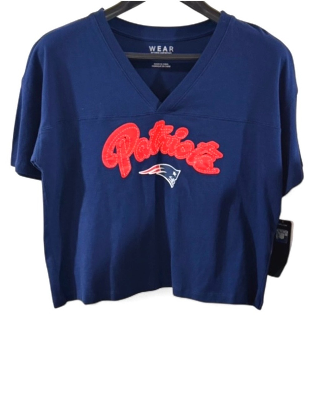 NFL New England Patriots V-neck Crop Top Size Women’s Medium (NWT)